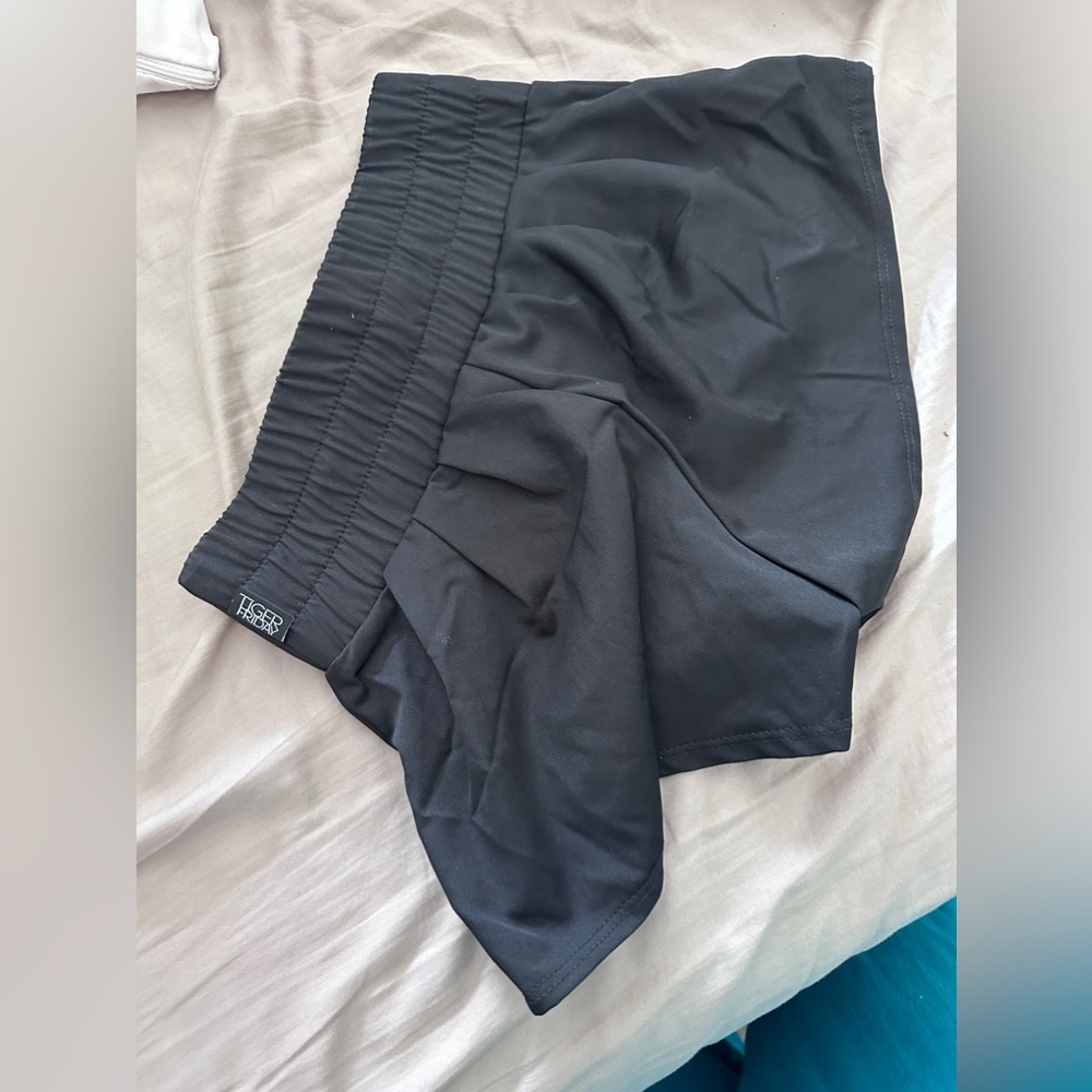 Tiger Friday black shorts size CL fits like an 8/10